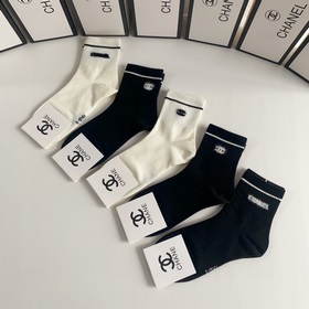 В комплекте Новые носки Chanel средней длины! Пять пар в коробке,