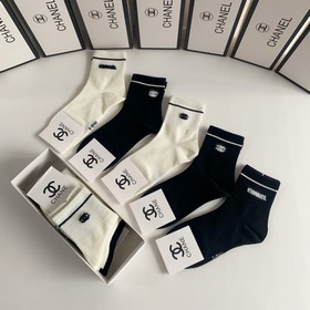 В комплекте Новые носки Chanel средней длины! Пять пар в коробке,