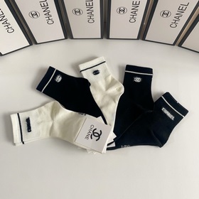 В комплекте Новые носки Chanel средней длины! Пять пар в коробке,
