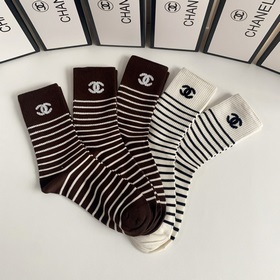 В комплекте Новые носки Chanel средней длины! Пять пар в коробке,