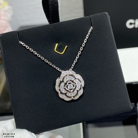 Материал V-Gold 8690180 Ожерелье Chanel с камелейкой Какая женщ