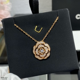 Материал V-Gold 8690180 Ожерелье Chanel с камелейкой Какая женщ