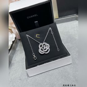 Материал V-Gold 8690190 Ожерелье Chanel с камелейкой. Какая женщи