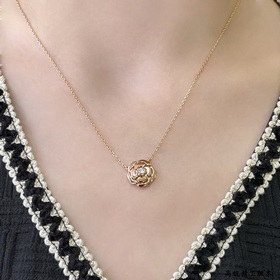 Материал V-Gold 8690190 Ожерелье Chanel с золотыми камелиями. Как