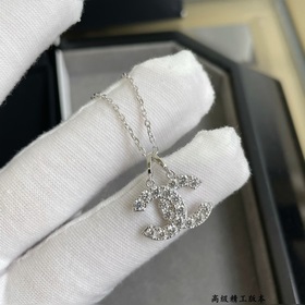 Классическое ожерелье Chanel с двойным C, популярная модель. Блес