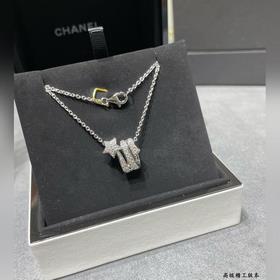 Ожерелье Chanel Comet. Одно украшение хранит в себе множество пре