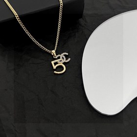 Chanel подержанное колье. Модели Chanel не нуждаются в представле