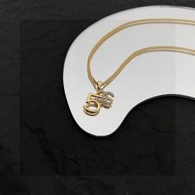 Chanel подержанное колье. Модели Chanel не нуждаются в представле