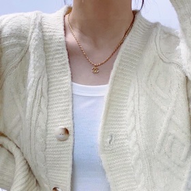 Новейшее колье Chanel из 18-каратного стали с цветостойким покрыт