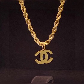 Новейшее колье Chanel из 18-каратного стали с цветостойким покрыт