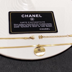 Новейшее колье Chanel в форме змеиного позвоночника отличается ун