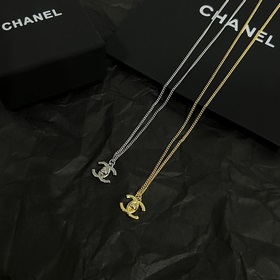Chanel подержанное колье. Модели Chanel не нуждаются в представле