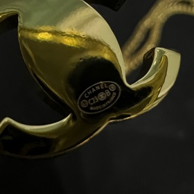 Chanel подержанное колье. Модели Chanel не нуждаются в представле