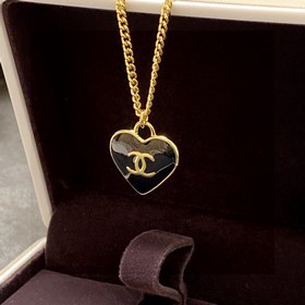 Новейшее двустороннее колье Chanel с черным сердцем из нержавеюще