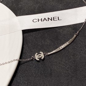 Chanel Новейшая модель ожерелья Chanel с двойной буквой C из нер