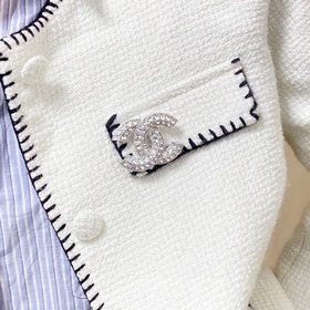 CHANEL выпустила новую коллекцию брошей с бриллиантами, которые л