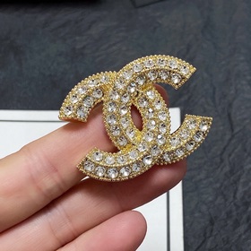 CHANEL выпустила новую коллекцию брошей с бриллиантами, которые л
