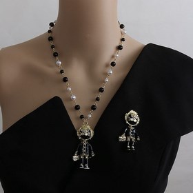 Мне очень нравится этот дизайн от Chanel. Брошь с львами от Chane
