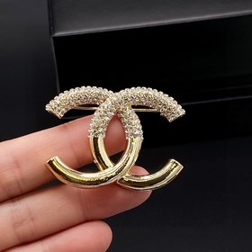Chanel  CHANEL Маленькая булавка Chanel с полудрагоценными камня