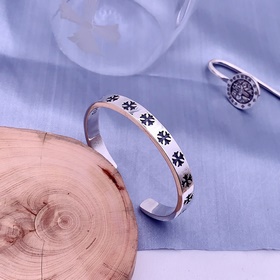 Chrome Hearts Браслет с открытым застежкой и крестом