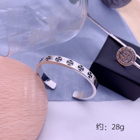 Chrome Hearts Браслет с открытым застежкой и крестом