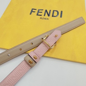 Новая модель на официальном сайте Fendi, ширина 2,0 см, пояс коль