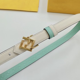 Новая модель на официальном сайте Fendi, ширина 2,0 см, пояс коль