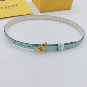 Новая модель на официальном сайте Fendi, ширина 2,0 см, пояс коль