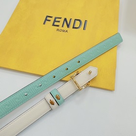 Новая модель на официальном сайте Fendi, ширина 2,0 см, пояс коль