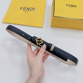Новая модель на официальном сайте Fendi, ширина 2,0 см, пояс коль