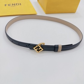 Новая модель на официальном сайте Fendi, ширина 2,0 см, пояс коль