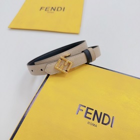 Новая модель на официальном сайте Fendi, ширина 2,0 см, пояс коль