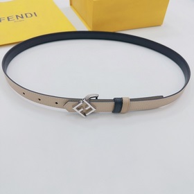 Новая модель на официальном сайте Fendi, ширина 2,0 см, пояс коль