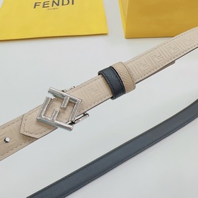 Новая модель на официальном сайте Fendi, ширина 2,0 см, пояс коль