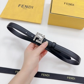 Новая модель на официальном сайте Fendi, 2,0 см, двусторонняя кож
