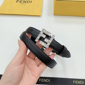 Новая модель на официальном сайте Fendi, 2,0 см, двусторонняя кож