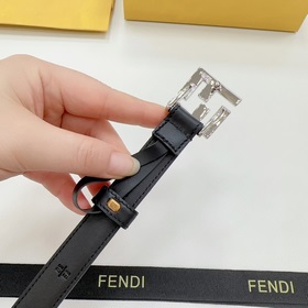 Новая модель на официальном сайте Fendi, 2,0 см, двусторонняя кож