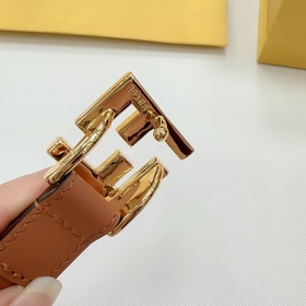 Новая модель на официальном сайте Fendi, 2,0 см, двусторонняя кож