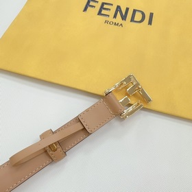 Новая модель на официальном сайте Fendi, 2,0 см, двусторонняя кож