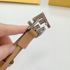 Новая модель на официальном сайте Fendi, 2,0 см, двусторонняя кож