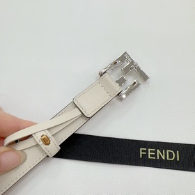 Новая модель на официальном сайте Fendi, 2,0 см, двусторонняя кож