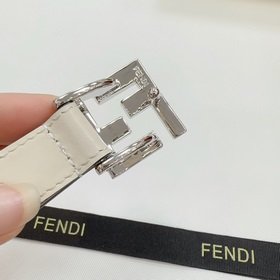 Новая модель на официальном сайте Fendi, 2,0 см, двусторонняя кож