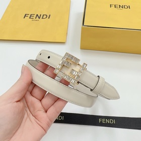 Новая модель на официальном сайте Fendi, 2,0 см, двусторонняя кож