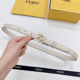 Новая модель на официальном сайте Fendi, 2,0 см, двусторонняя кож