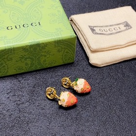 Реальные фотографии высококачественных сережек-гвоздиков Gucci с 
