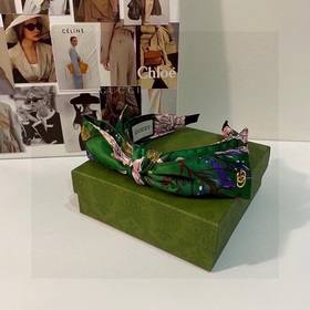 Специальная упаковка GUCCI (Gucci) новейшая заколка с цветочным б