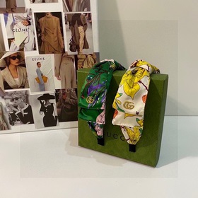 Специальная упаковка GUCCI (Gucci) новейшая заколка с цветочным б