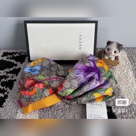 В комплекте с упаковкой Повязка на голову Gucci с цветочным узор