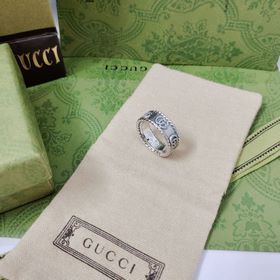 Этот изящный перстень Gucci сочетает в себе переплетенные буквы G