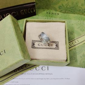 Этот изящный перстень Gucci сочетает в себе переплетенные буквы G